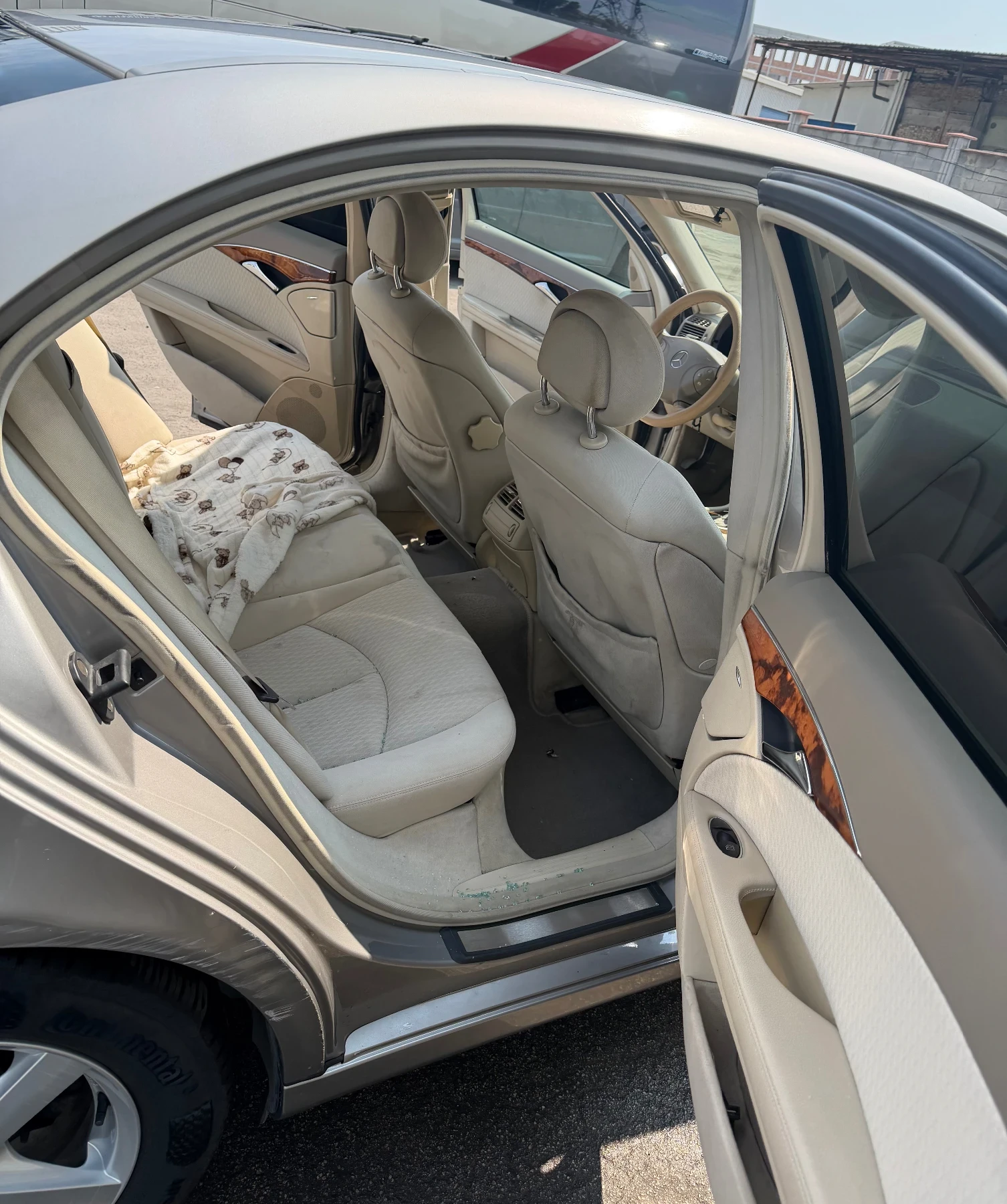 Mercedes-Benz E 220, снимка 6 - Автомобили и джипове - 55197045