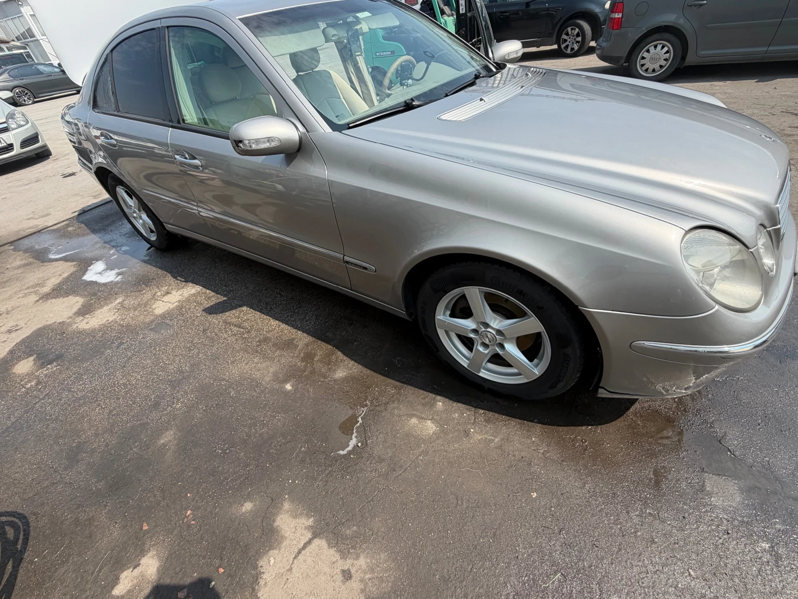 Mercedes-Benz E 220, снимка 4 - Автомобили и джипове - 55197045