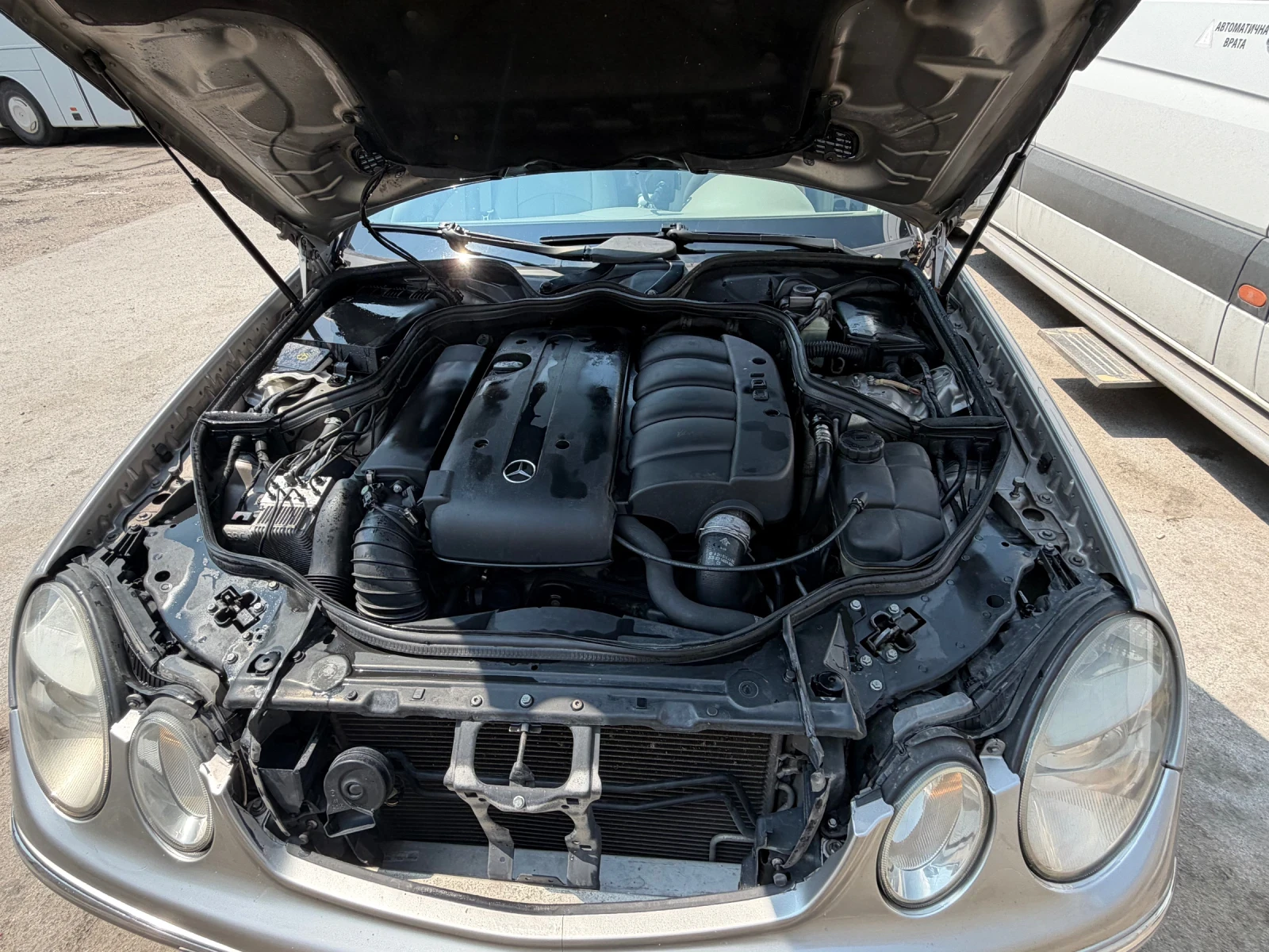 Mercedes-Benz E 220, снимка 15 - Автомобили и джипове - 55197045
