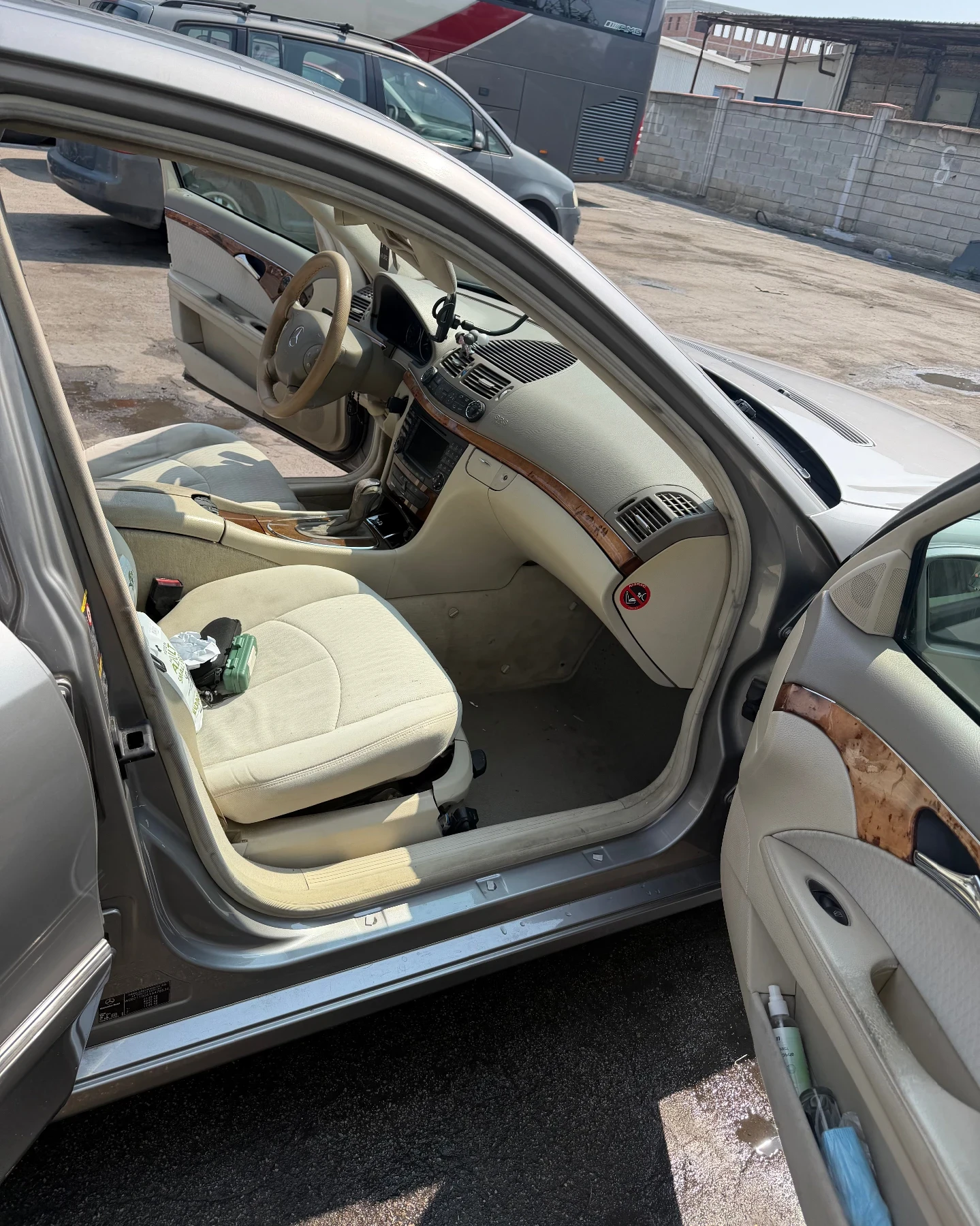 Mercedes-Benz E 220, снимка 5 - Автомобили и джипове - 55197045