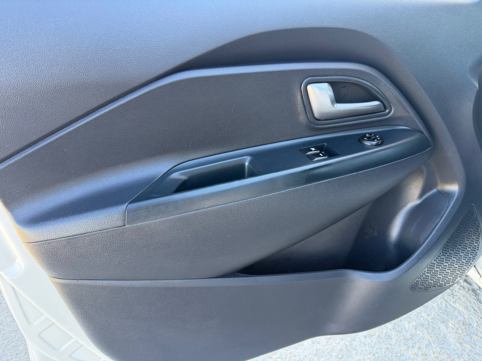 Kia Rio 1, 2-85кс, снимка 10 - Автомобили и джипове - 56072674