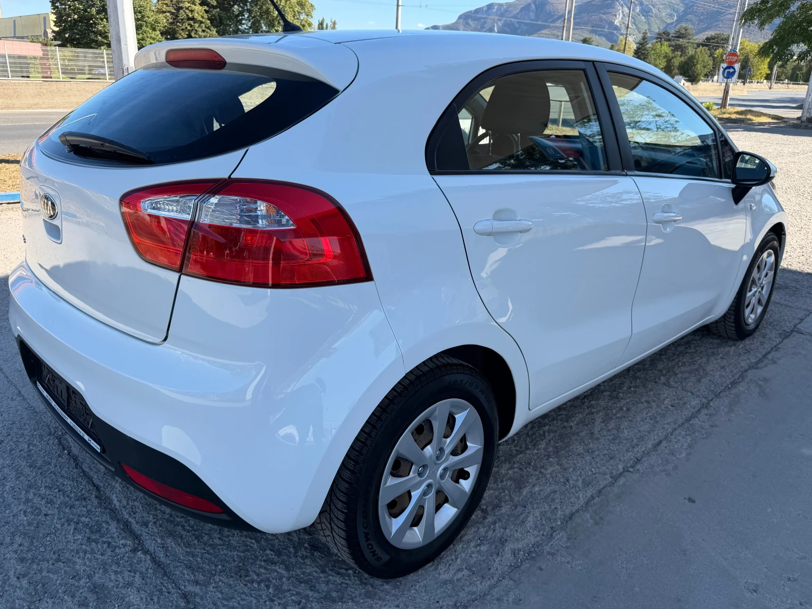 Kia Rio 1, 2-85кс, снимка 4 - Автомобили и джипове - 56072674