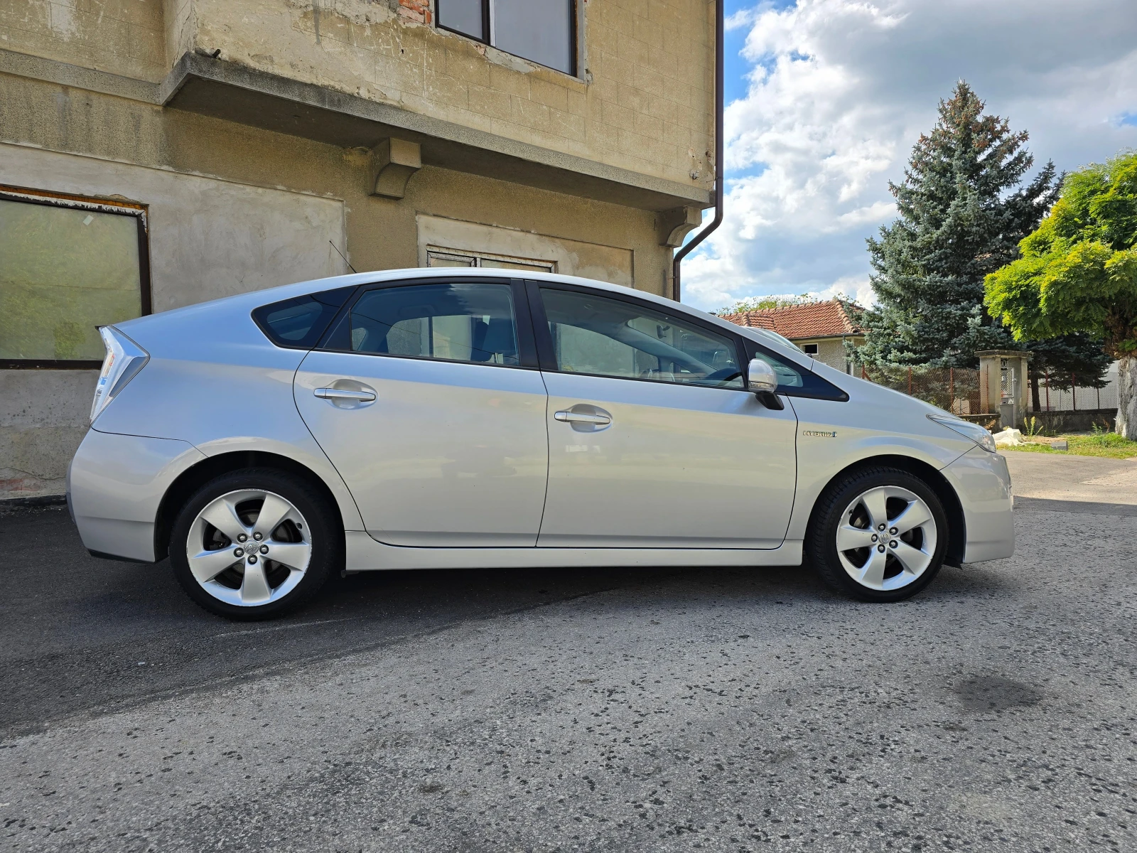Toyota Prius 1.8HYBRID, снимка 6 - Автомобили и джипове - 56244011