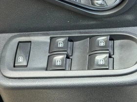 Dacia Duster 1.6i-16V 4X4 Пълна Сервизна История!, снимка 13