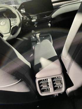 Lexus UX 300h AWD 199hp 10 години гаранция, снимка 12 - Автомобили и джипове - 44444617