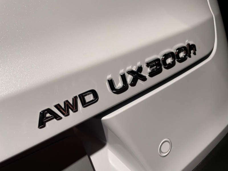 Lexus UX 300h AWD 199hp 10 години гаранция