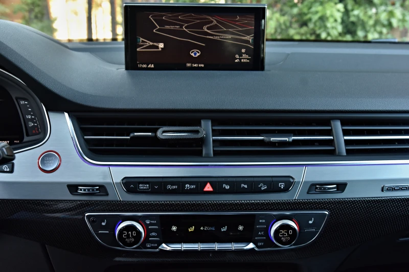 Audi SQ7 6+ 1, снимка 16 - Автомобили и джипове - 52442556