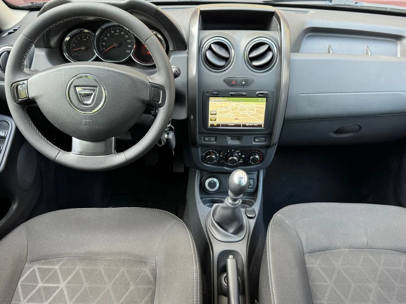 Dacia Duster 1.6i-16V 4X4 Пълна Сервизна История!, снимка 10 - Автомобили и джипове - 51844536