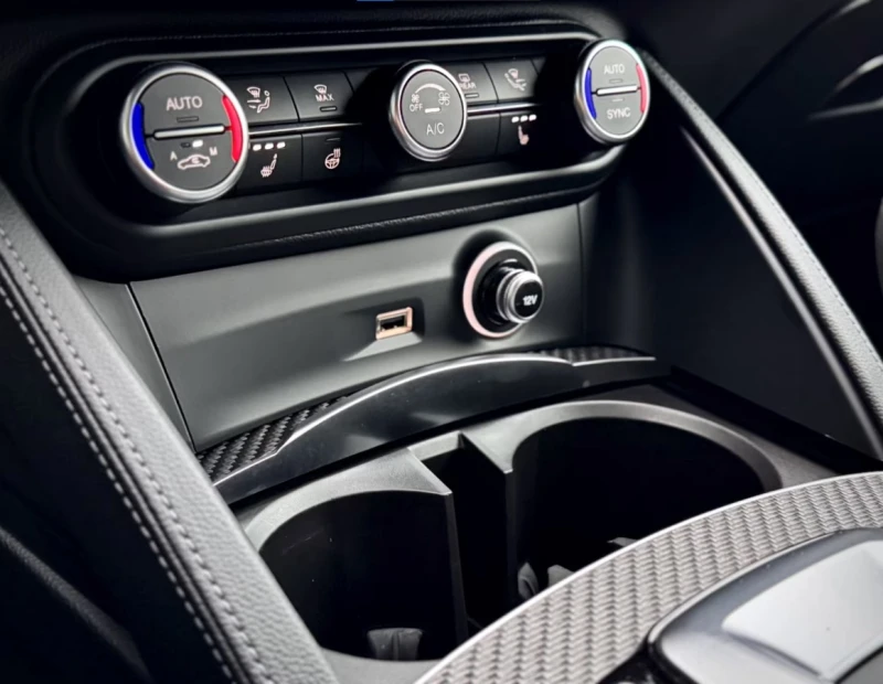 Alfa Romeo Stelvio 2.9 V6* Bi-Turbo* Quadrifoglio, снимка 11 - Автомобили и джипове - 52535320