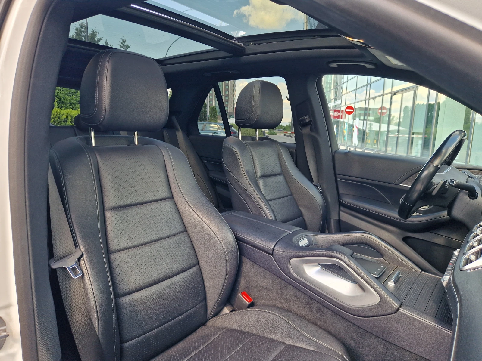 Mercedes-Benz GLE 350 4MATIC AMG PANORAMA BURMESTER AIRMATIC NIGHT PACK, снимка 8 - Автомобили и джипове - 54729476