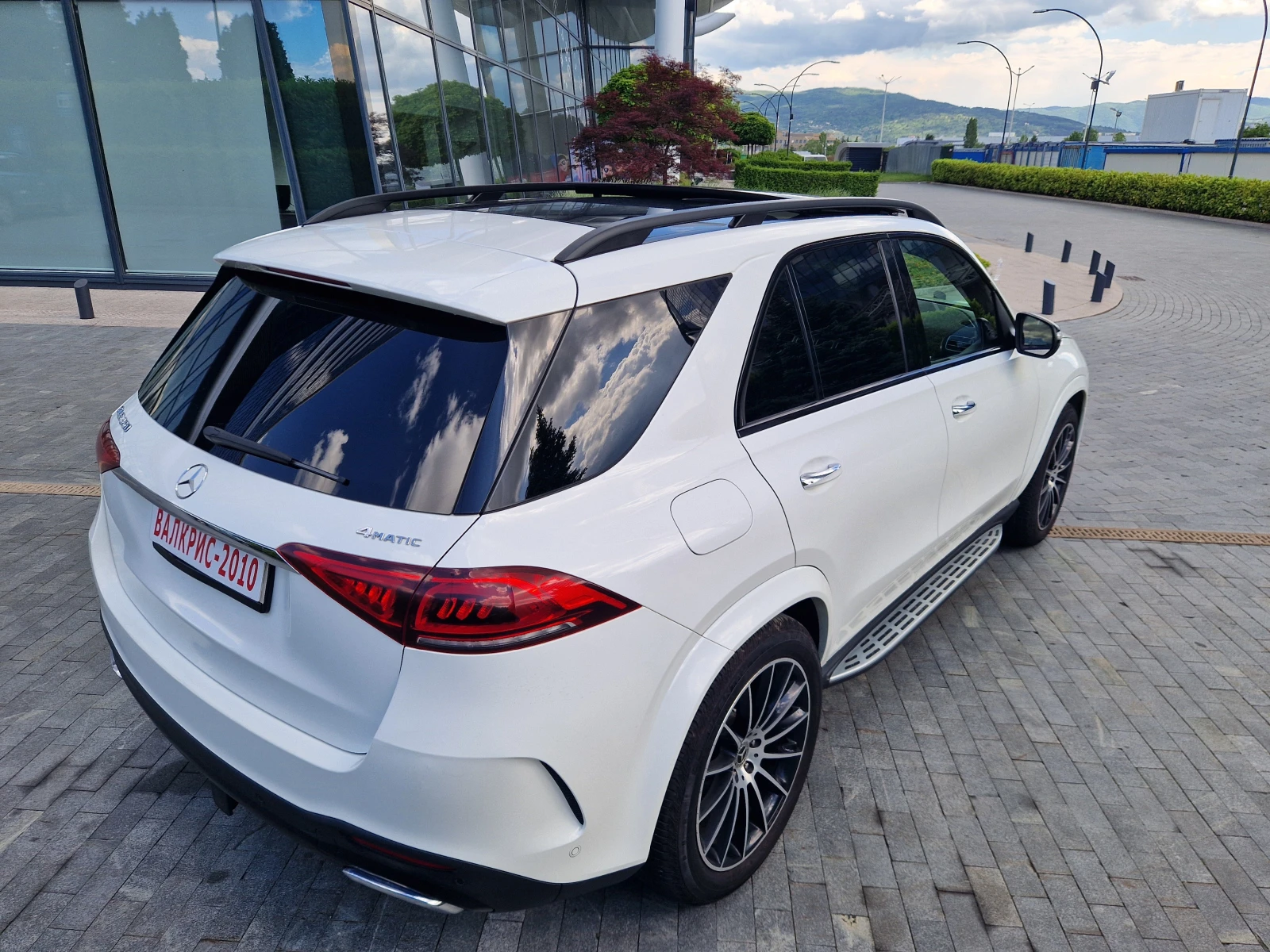 Mercedes-Benz GLE 350 4MATIC AMG PANORAMA BURMESTER AIRMATIC NIGHT PACK, снимка 5 - Автомобили и джипове - 54729476