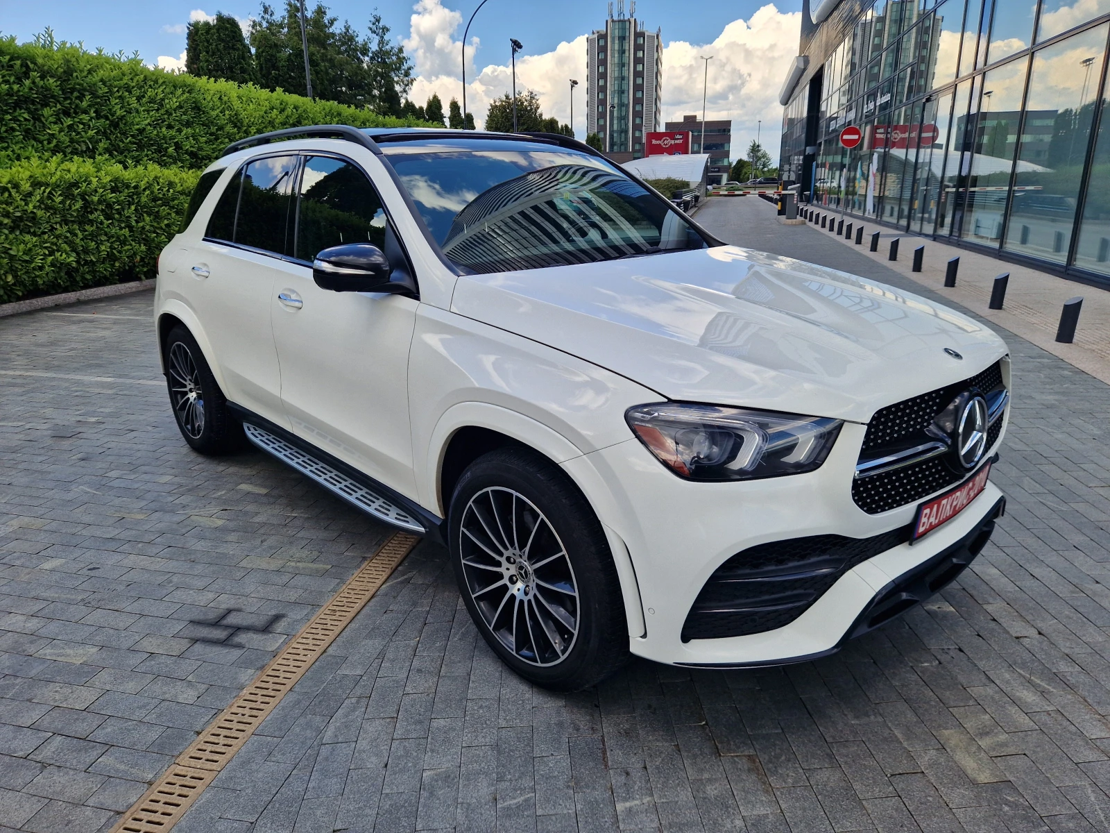 Mercedes-Benz GLE 350 4MATIC AMG PANORAMA BURMESTER AIRMATIC NIGHT PACK, снимка 7 - Автомобили и джипове - 54729476