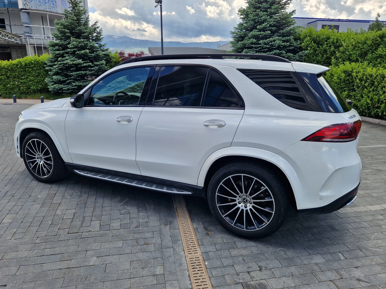 Mercedes-Benz GLE 350 4MATIC AMG PANORAMA BURMESTER AIRMATIC NIGHT PACK, снимка 4 - Автомобили и джипове - 54729476