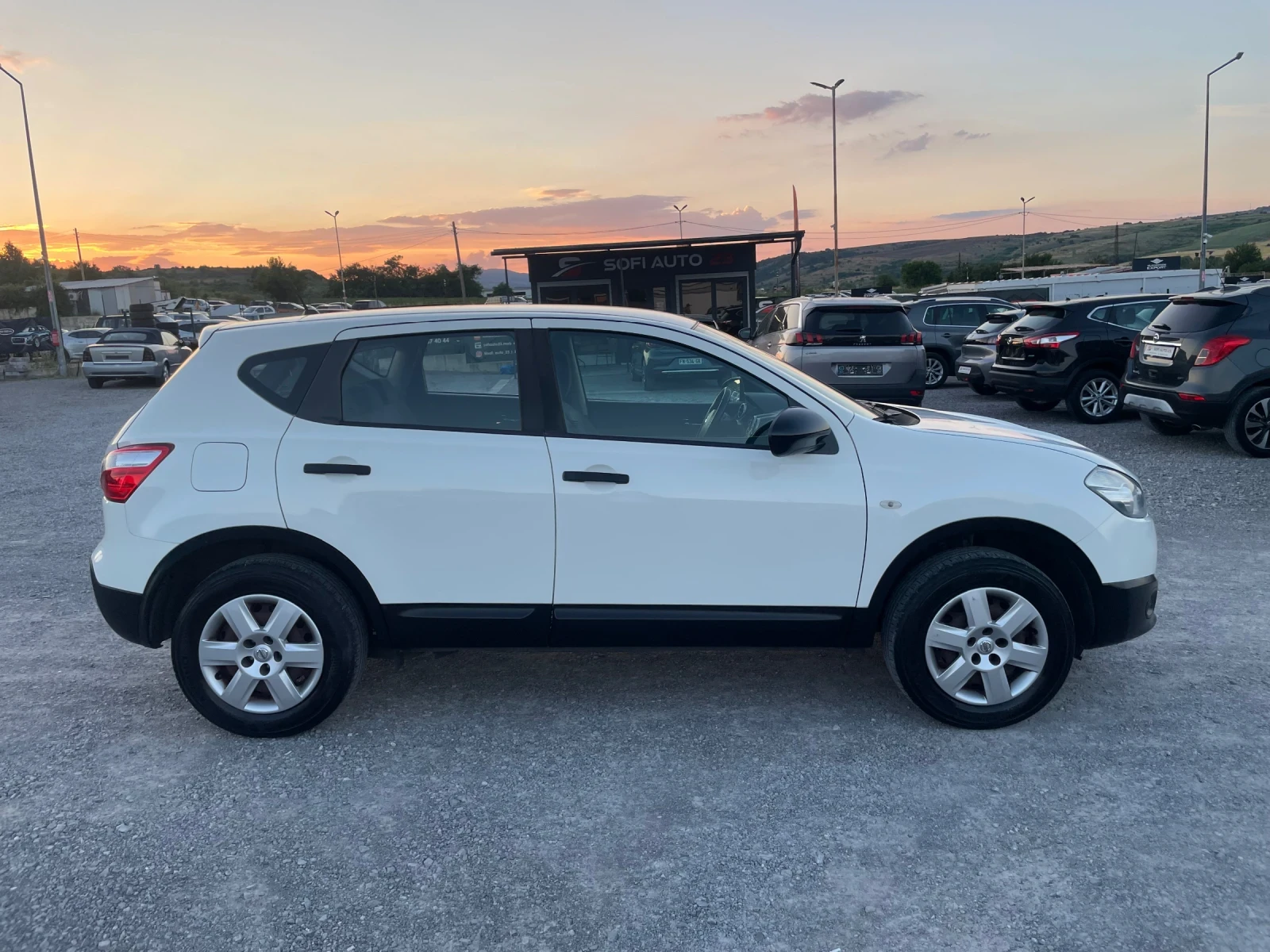 Nissan Qashqai + 2 1.6 БЕНЗИН, снимка 15 - Автомобили и джипове - 55053164