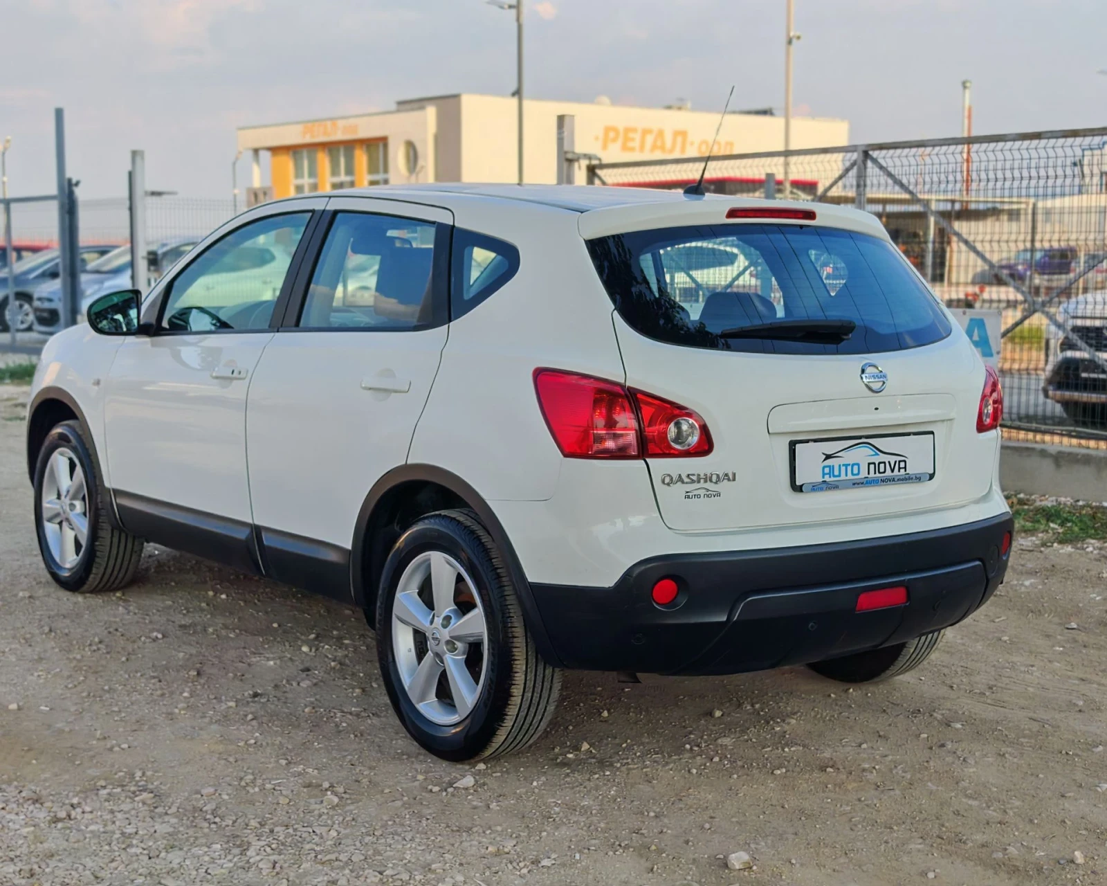 Nissan Qashqai 2.0 140 К.С БЕНЗИН! 4Х4! ПАНОРАМА!КОЖА! , снимка 7 - Автомобили и джипове - 55579641
