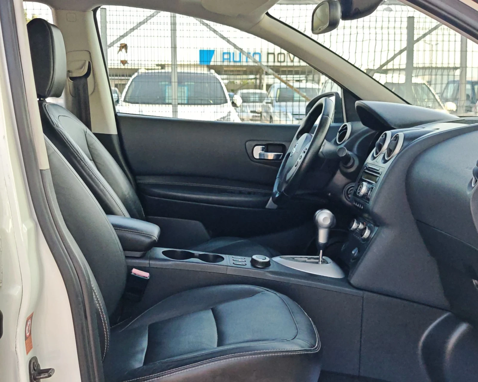 Nissan Qashqai 2.0 140 К.С БЕНЗИН! 4Х4! ПАНОРАМА!КОЖА! , снимка 10 - Автомобили и джипове - 55579641
