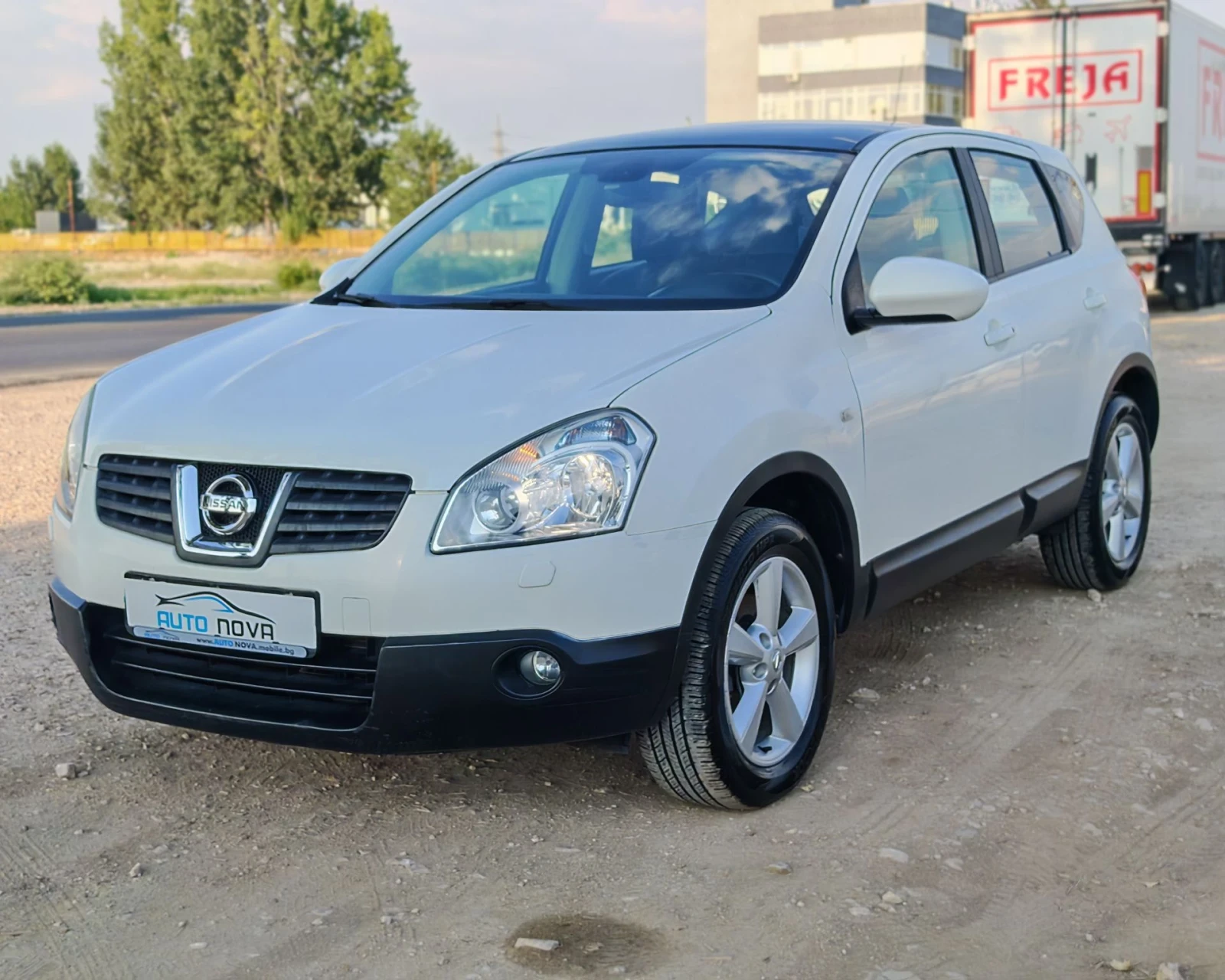 Nissan Qashqai 2.0 140 К.С БЕНЗИН! 4Х4! ПАНОРАМА!КОЖА! , снимка 3 - Автомобили и джипове - 55579641