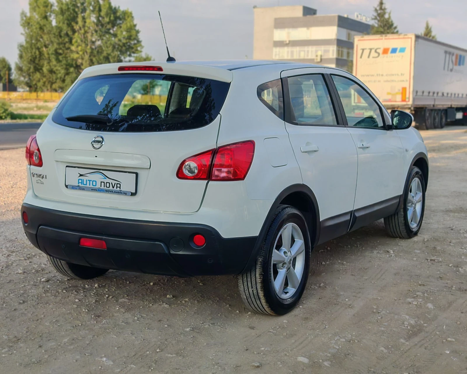 Nissan Qashqai 2.0 140 К.С БЕНЗИН! 4Х4! ПАНОРАМА!КОЖА! , снимка 5 - Автомобили и джипове - 55579641