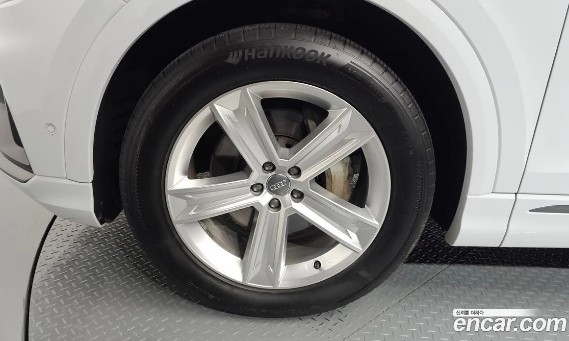 Audi Q8 45 TDI Quattro Premium, снимка 5 - Автомобили и джипове - 55676682
