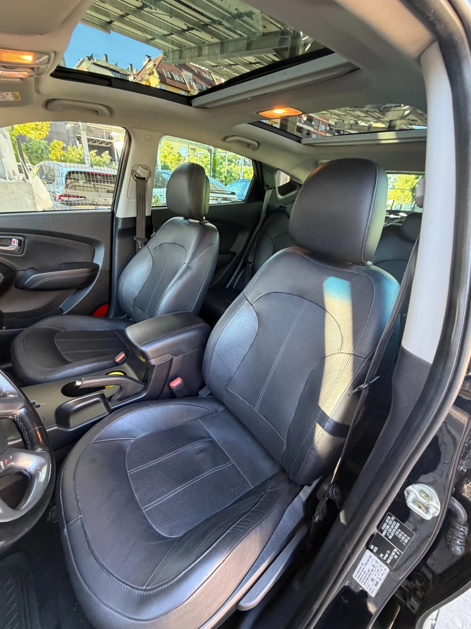 Hyundai IX35, снимка 13 - Автомобили и джипове - 56361523