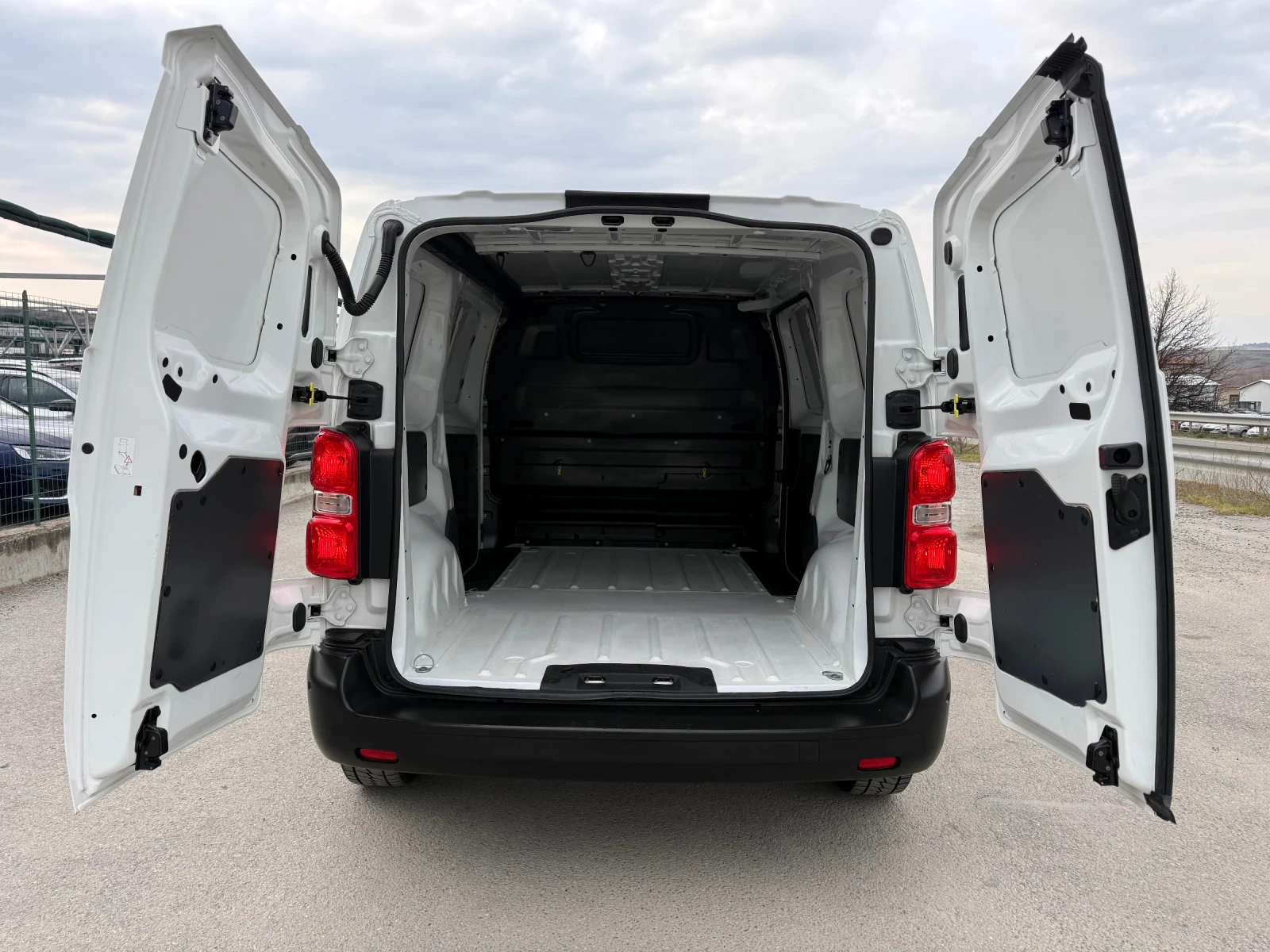 Peugeot Expert 1.5-BLUEHDI-185.000km-NEW-NAVI-KAMERA-PARKTRONIK | Mobile.bg � ����������� 8