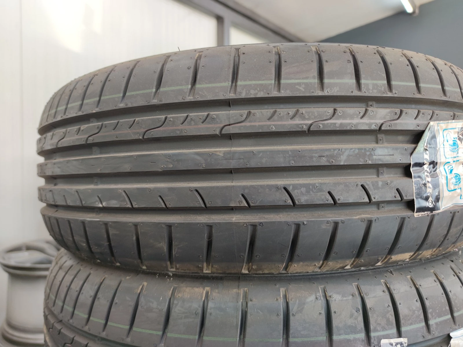 Гуми Летни 205/60R16, снимка 2 - Гуми и джанти - 56664521