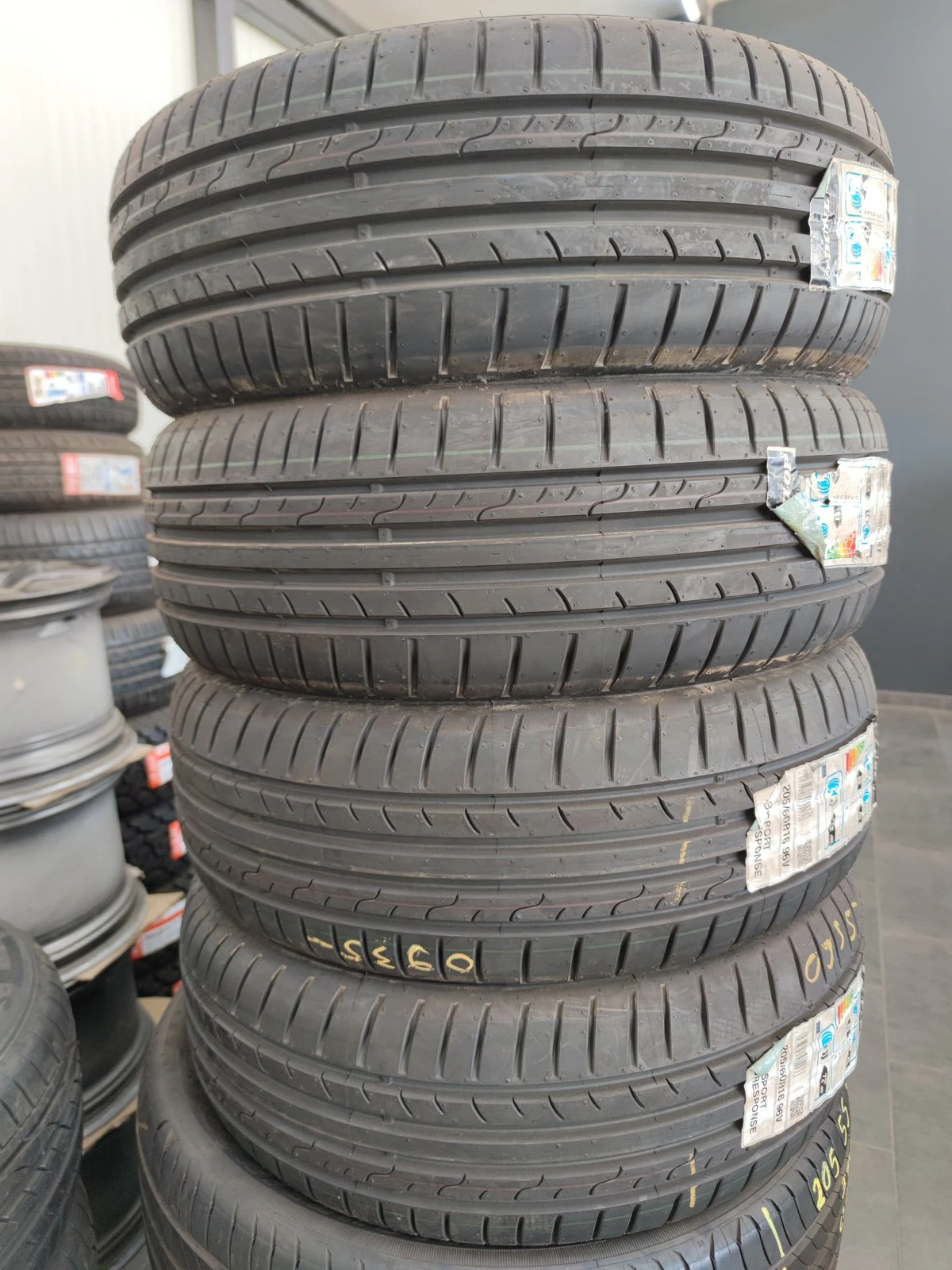 Гуми Летни 205/60R16, снимка 7 - Гуми и джанти - 56664521