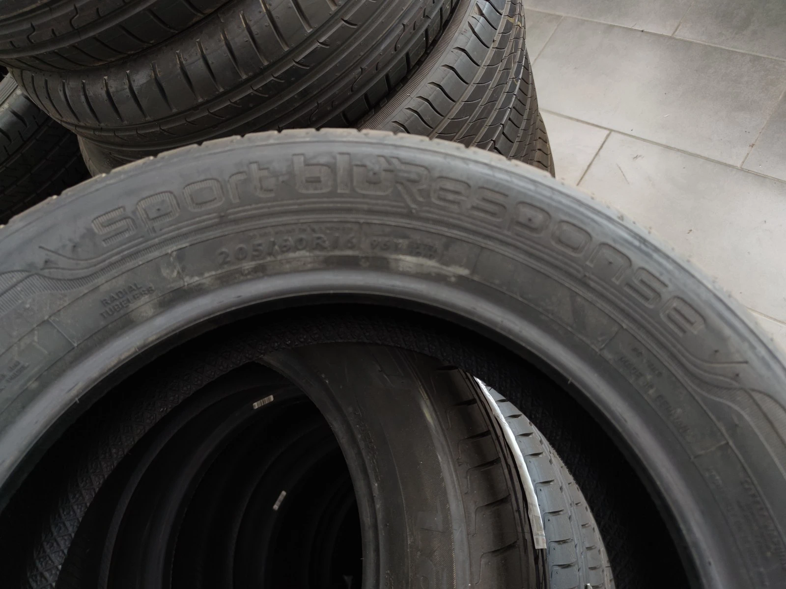 Гуми Летни 205/60R16, снимка 8 - Гуми и джанти - 56664521
