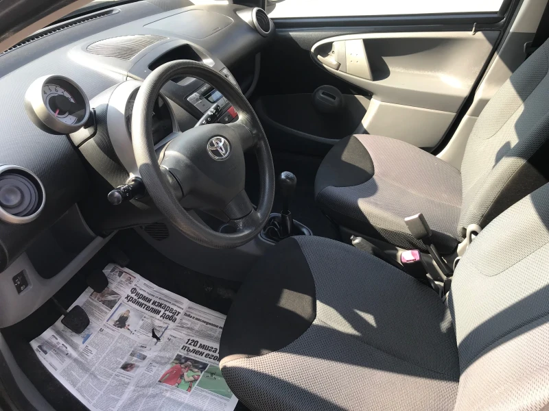 Toyota Aygo, снимка 10 - Автомобили и джипове - 47085635