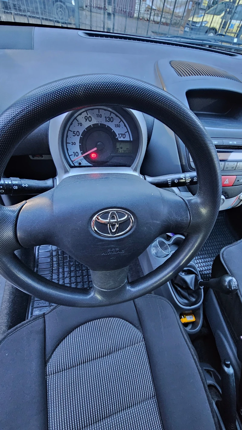 Toyota Aygo 1.0, снимка 5 - Автомобили и джипове - 49552407