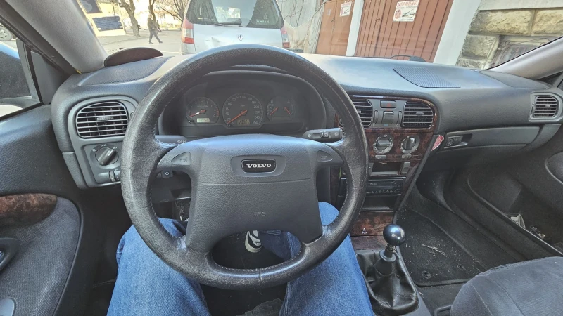 Volvo V40 1.8, снимка 14 - Автомобили и джипове - 48810826