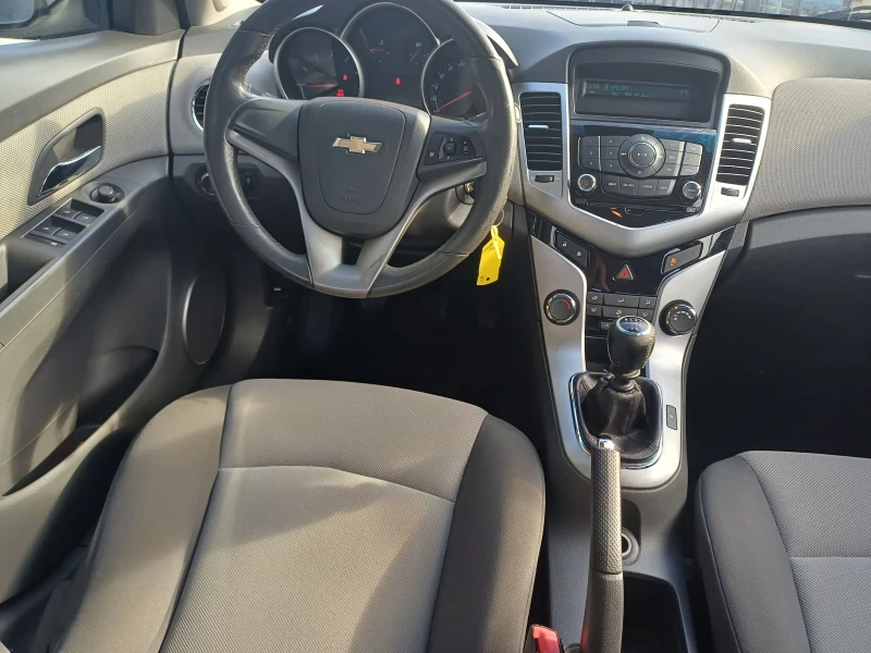 Chevrolet Cruze 1.6i, снимка 9 - Автомобили и джипове - 48938843