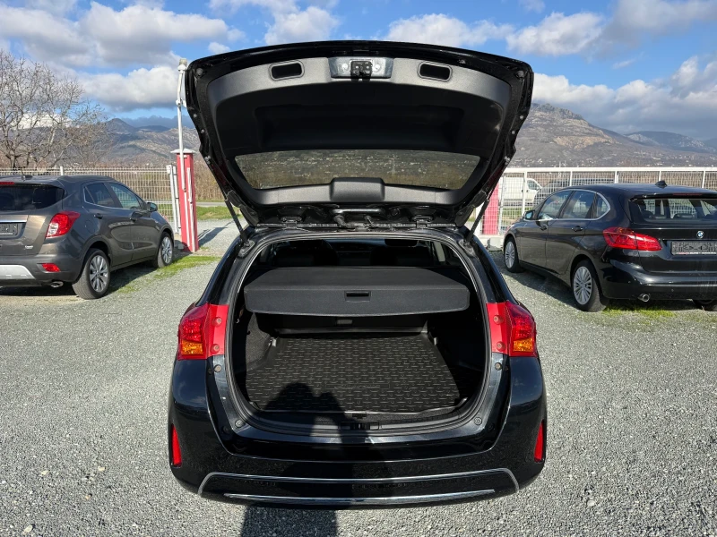 Toyota Auris (KATO НОВА), снимка 13 - Автомобили и джипове - 52753932