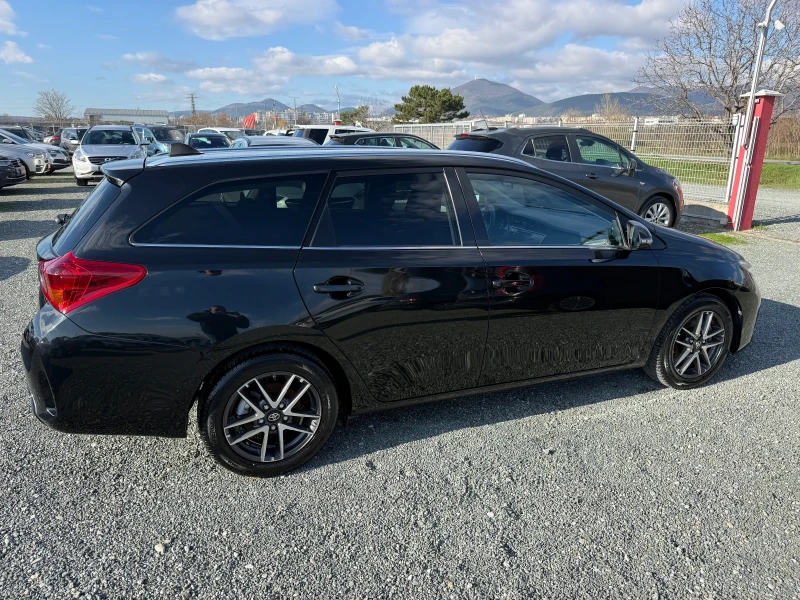 Toyota Auris (KATO НОВА), снимка 5 - Автомобили и джипове - 52753932