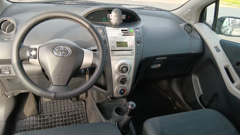 Toyota Yaris, снимка 11 - Автомобили и джипове - 53036489