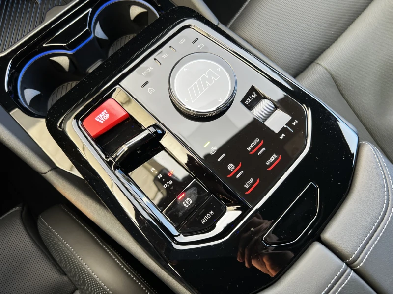 BMW M5 4.4 V8/PLUG-IN/xDrive/CARBON/B&W/HEAD UP/360/, снимка 11 - Автомобили и джипове - 53445738