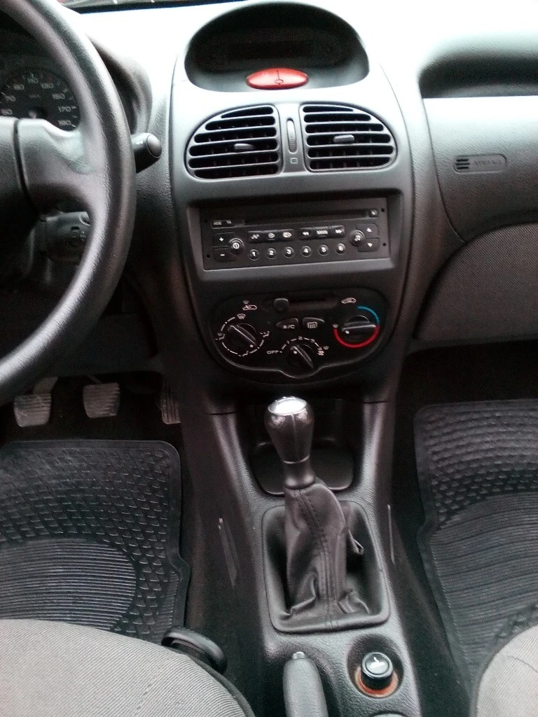 Peugeot 206 1.4i, снимка 5 - Автомобили и джипове - 46309303