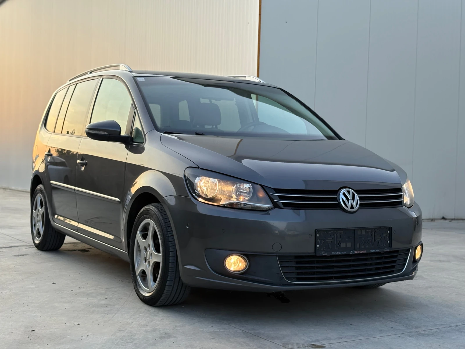 VW Touran 1.6 TDI* Automatic* Navi* Panorama* HighLine* EU5B, снимка 1