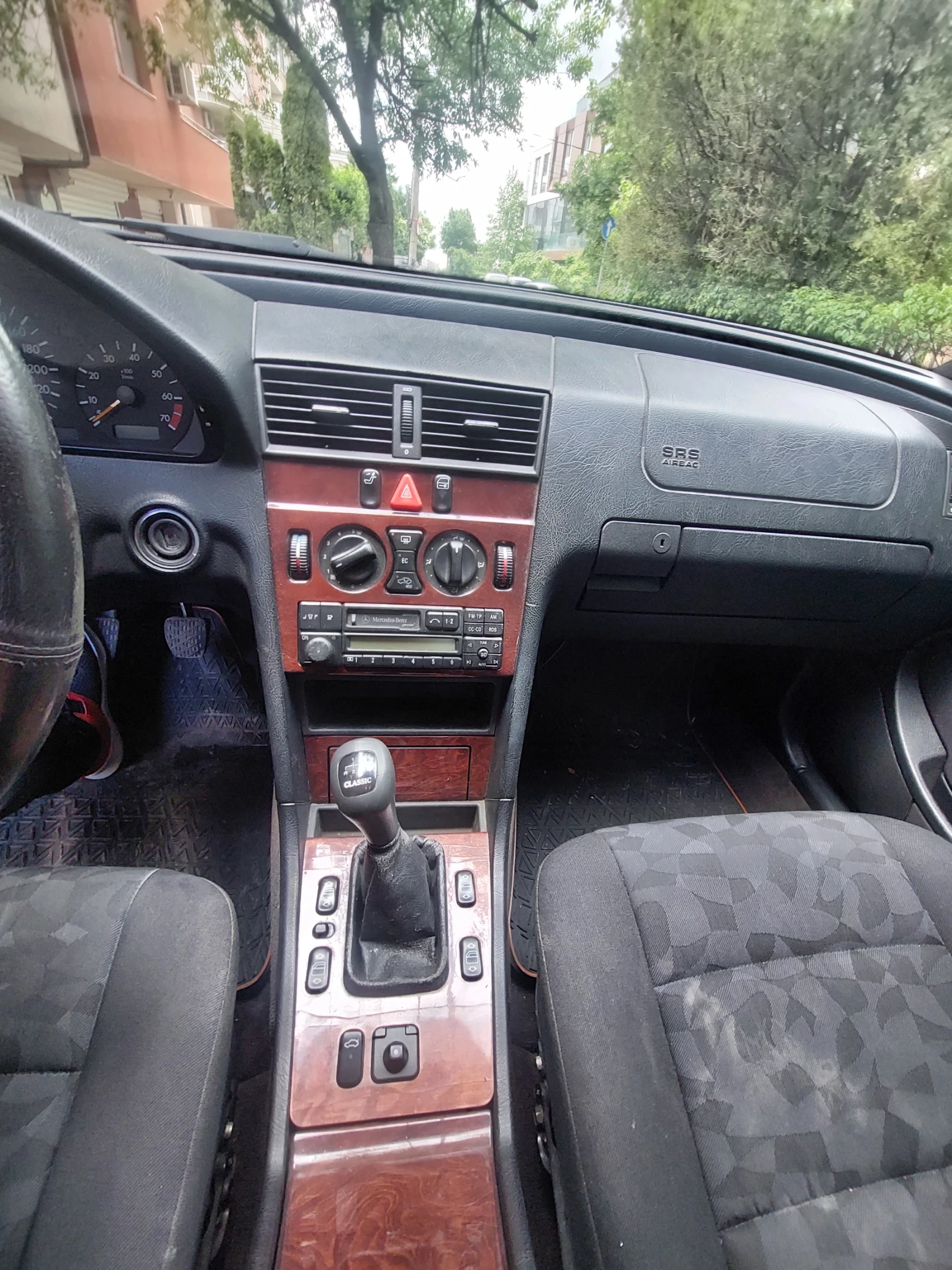 Mercedes-Benz C 180  - изображение 9