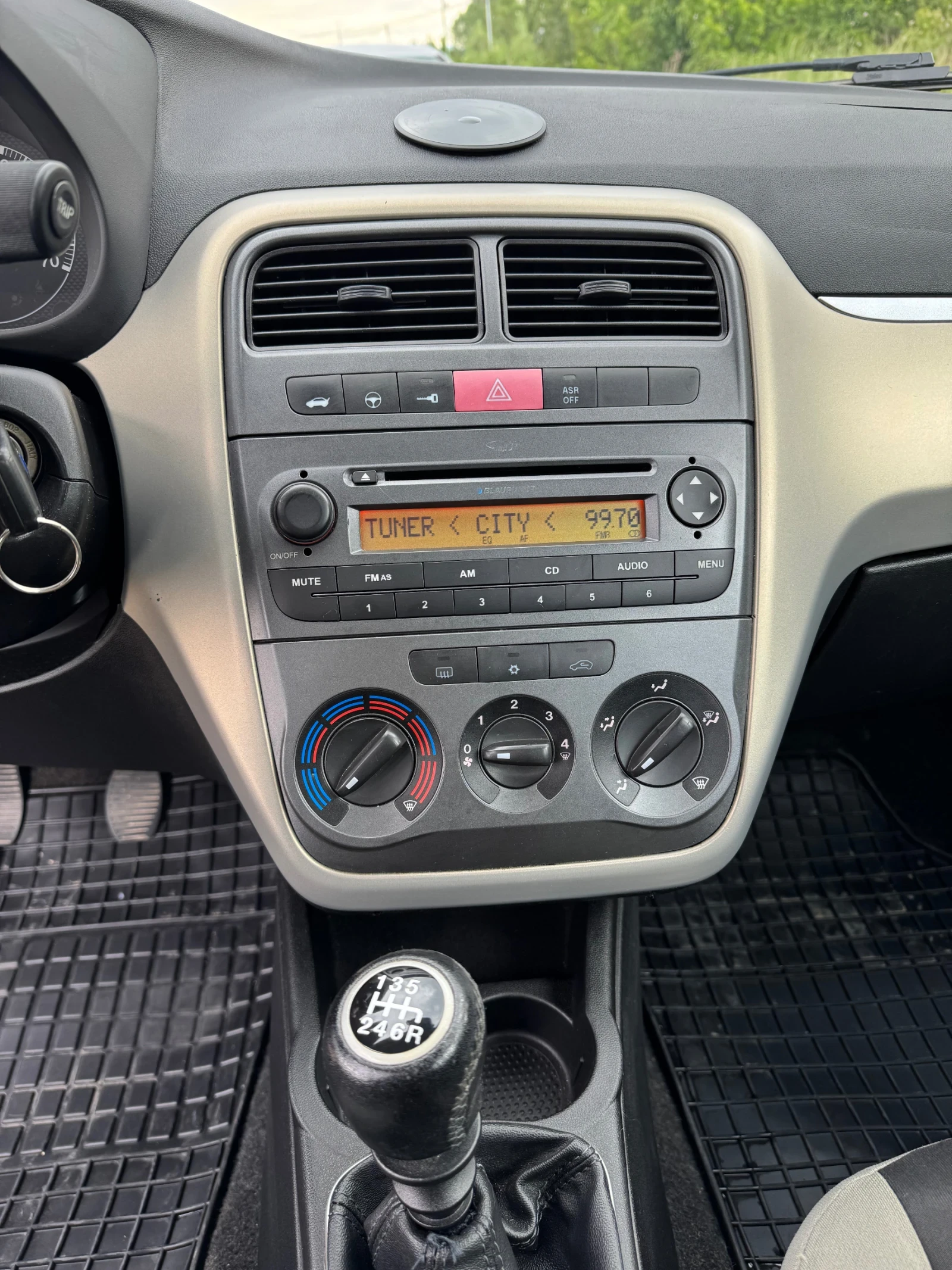 Fiat Punto Grande 1.4 - изображение 10