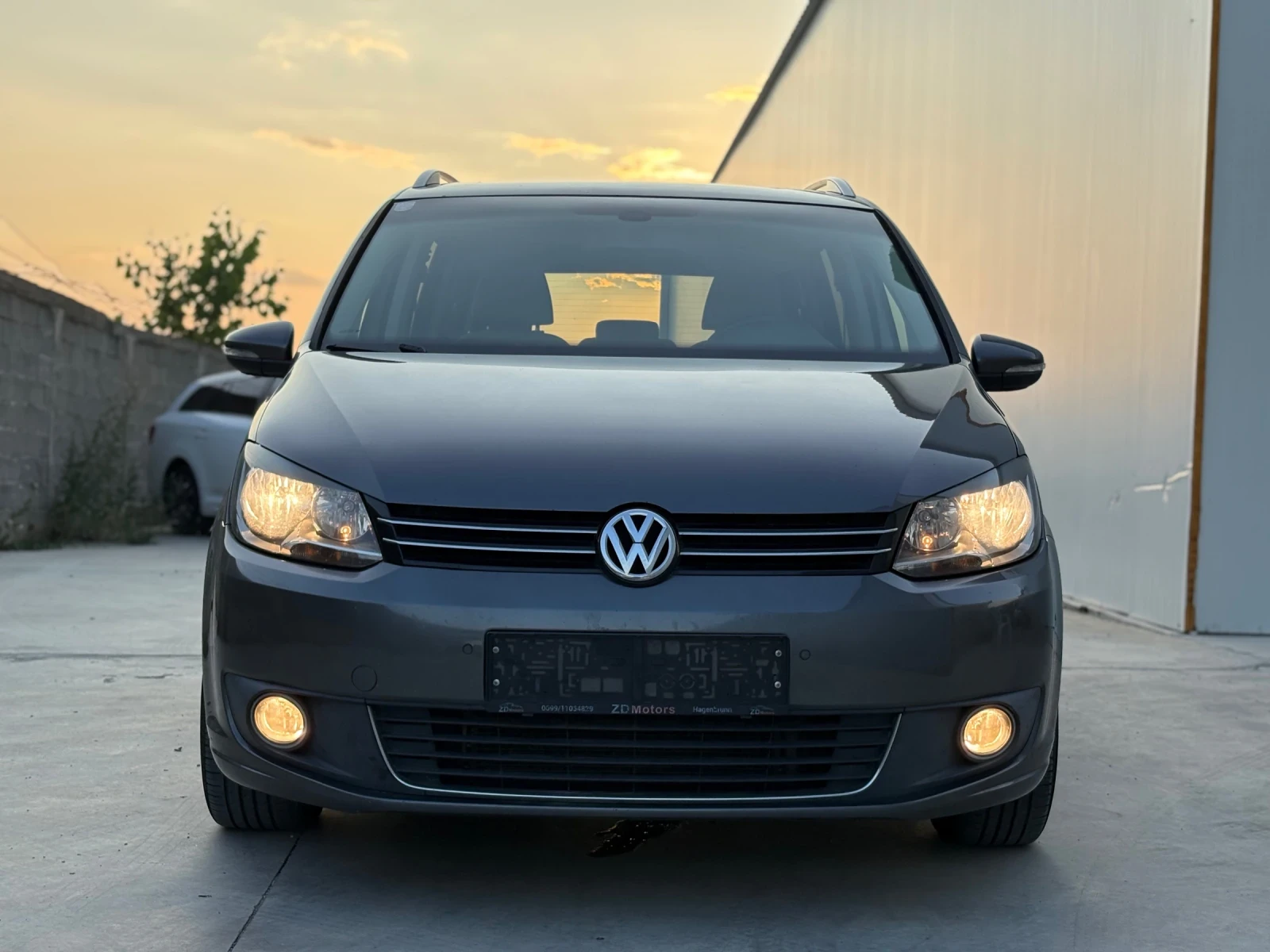 VW Touran 1.6 TDI* Automatic* Navi* Panorama* HighLine* EU5B - изображение 3