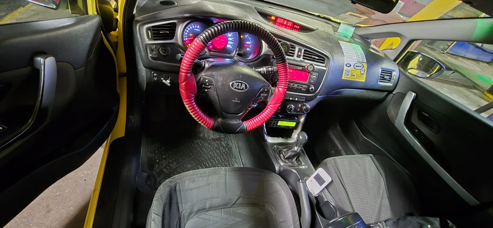 Kia Ceed 1.4i LPG Taxi Yellow - изображение 8