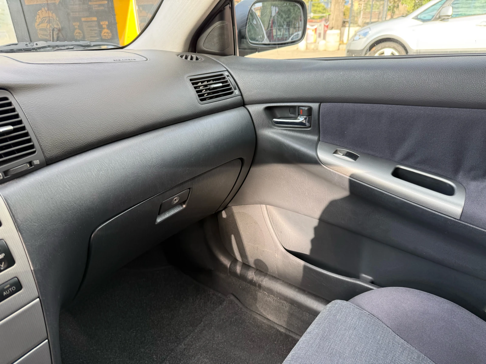 Toyota Corolla 1.4 от първи собственик - изображение 10