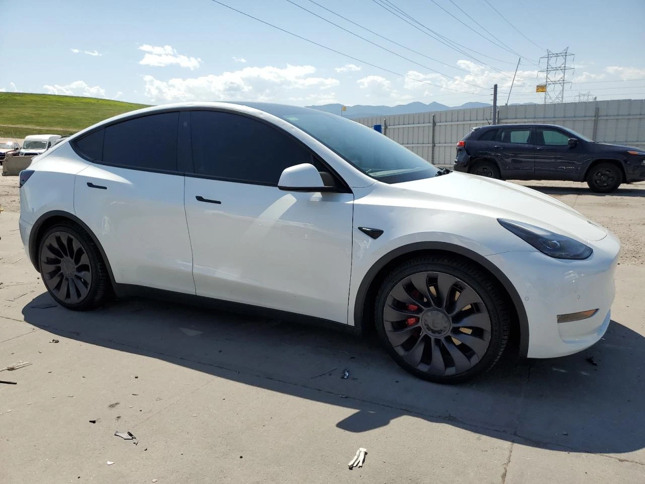 Tesla Model Y  - изображение 4