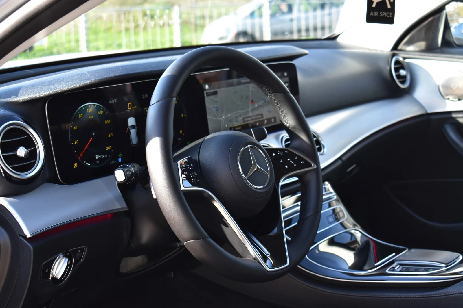 Mercedes-Benz E 220 9G* FACELIFT* SERVICE-HISTORY-DIGITAL - изображение 10