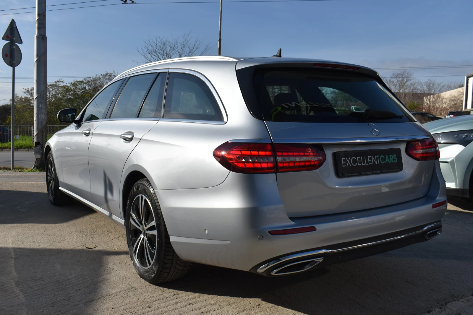 Mercedes-Benz E 220 9G* FACELIFT* SERVICE-HISTORY-DIGITAL - изображение 4