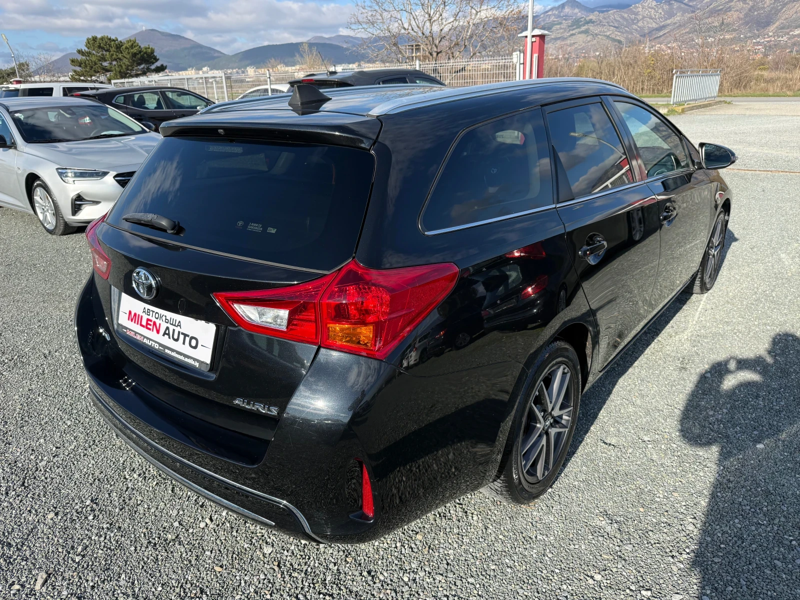 Toyota Auris (KATO НОВА) - изображение 6