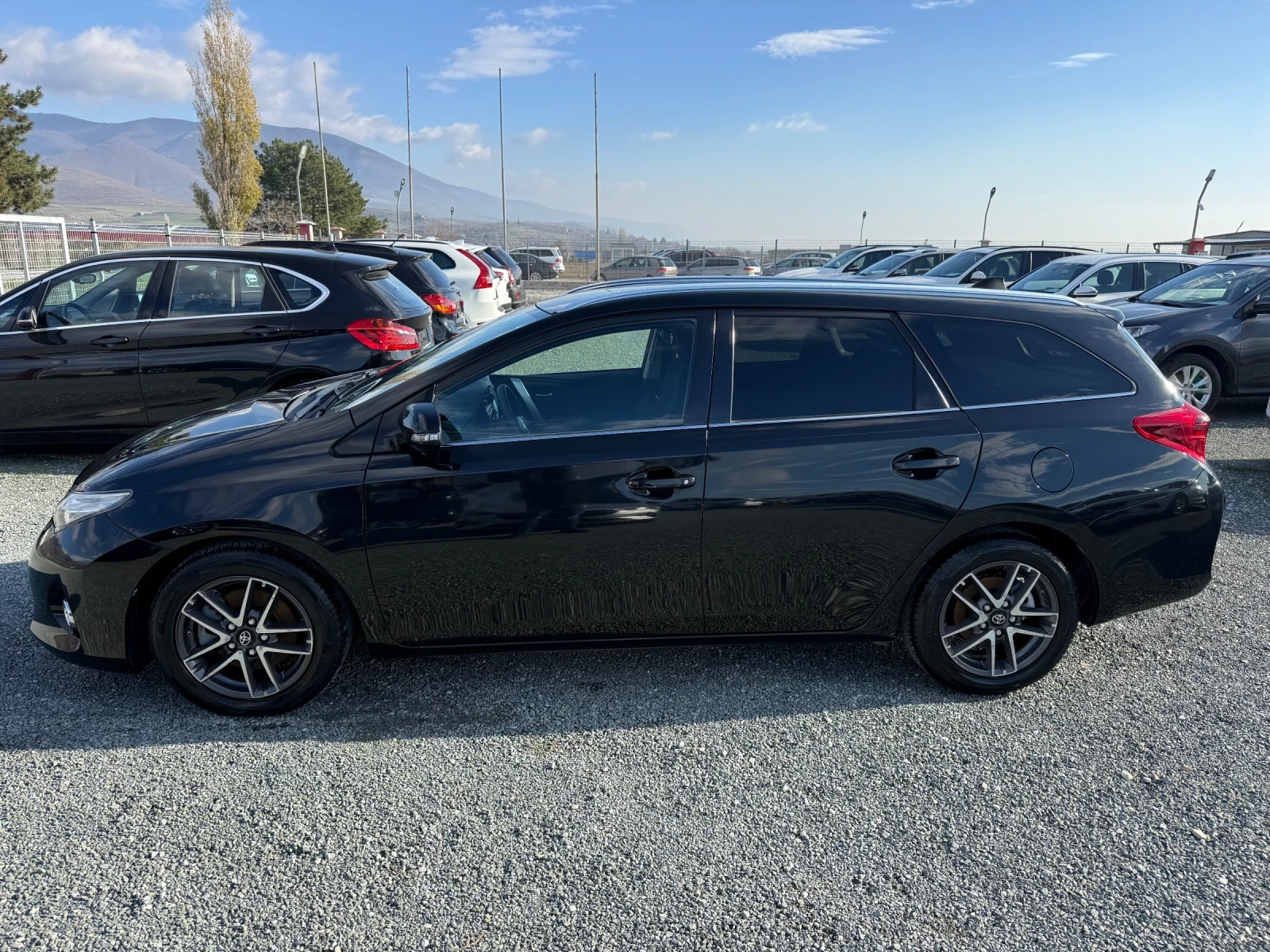 Toyota Auris (KATO НОВА) - изображение 10