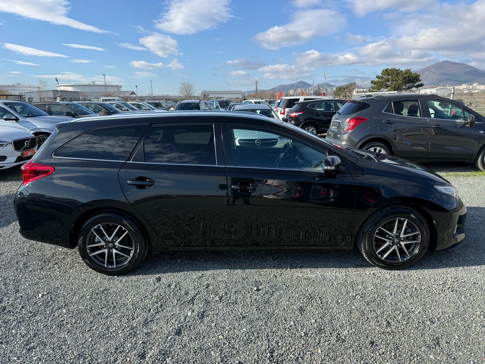 Toyota Auris (KATO НОВА) - изображение 4