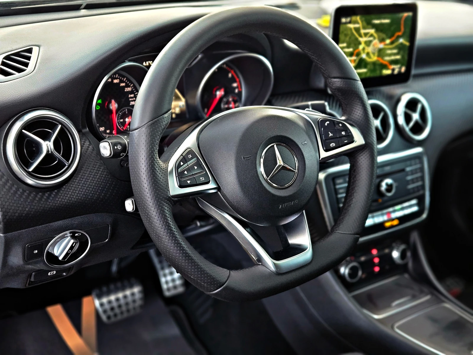 Mercedes-Benz A 180 AMG/FACE/LED/GERMANY/PANORAMA/CAMERA/CAR PLAY/LIZI | Mobile.bg � ����������� 11